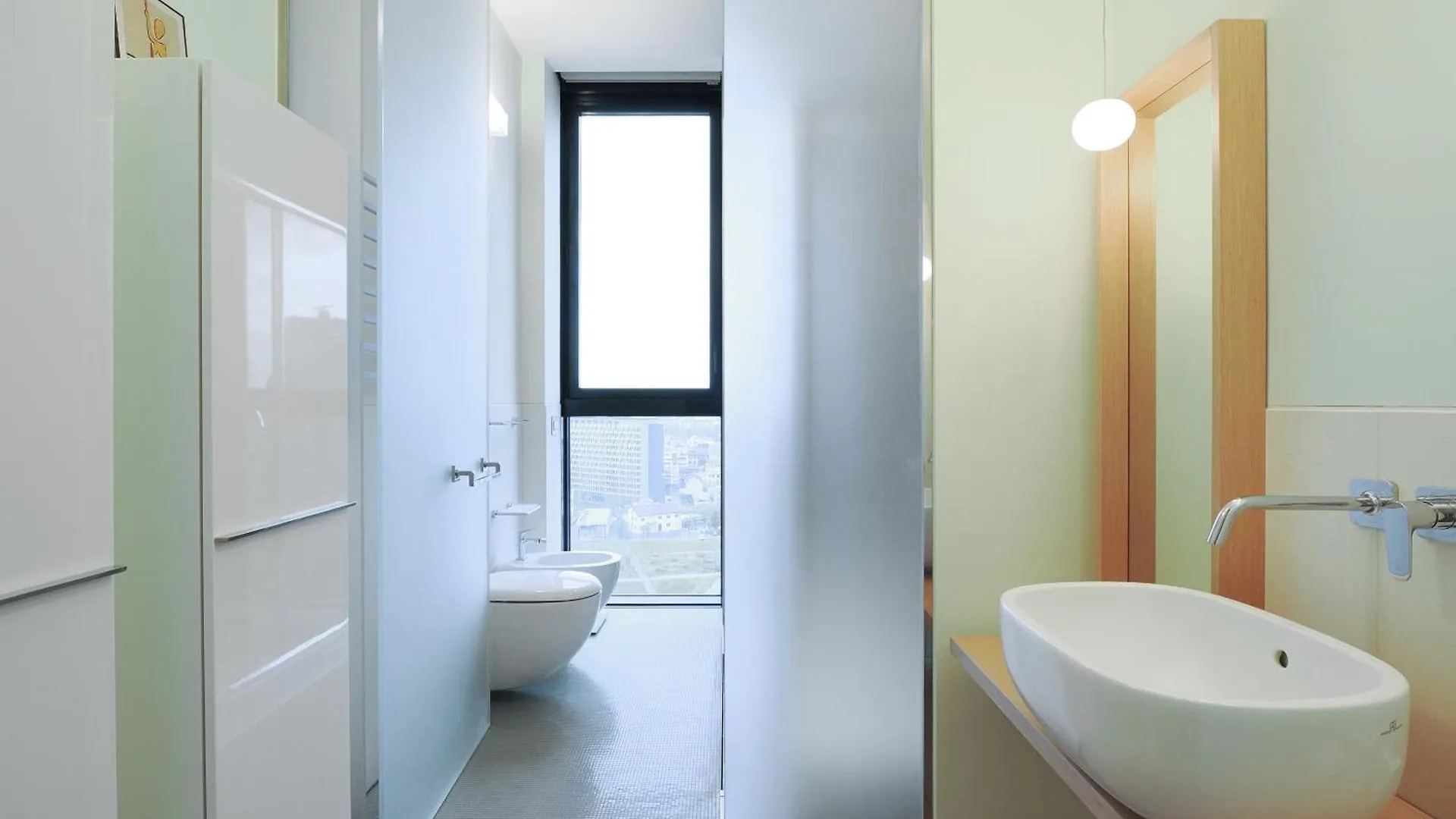 Elegant & Spacious Apartment In Solaria - Top View Milan Italy