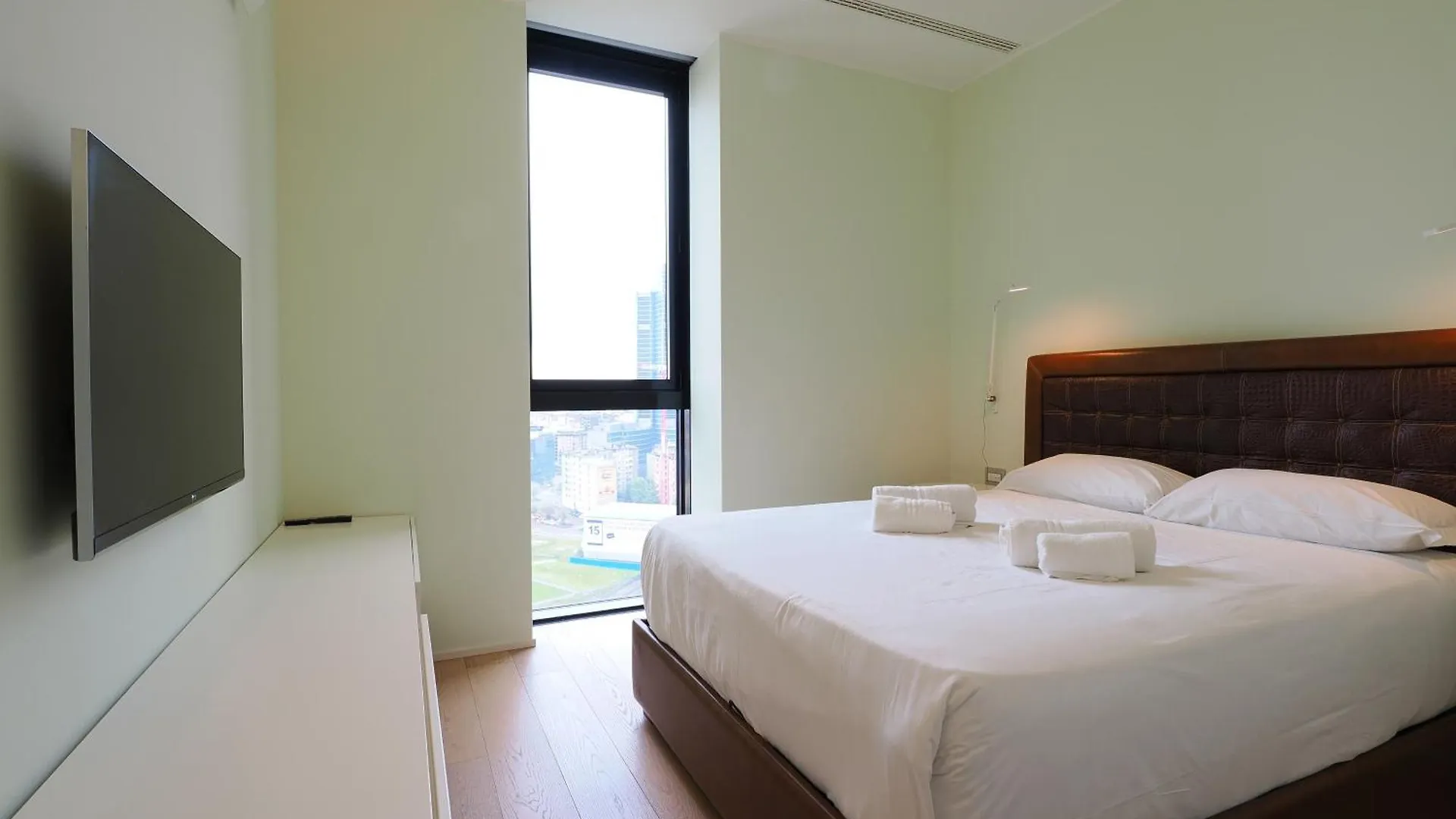 Elegant & Spacious Apartment In Solaria - Top View Milan