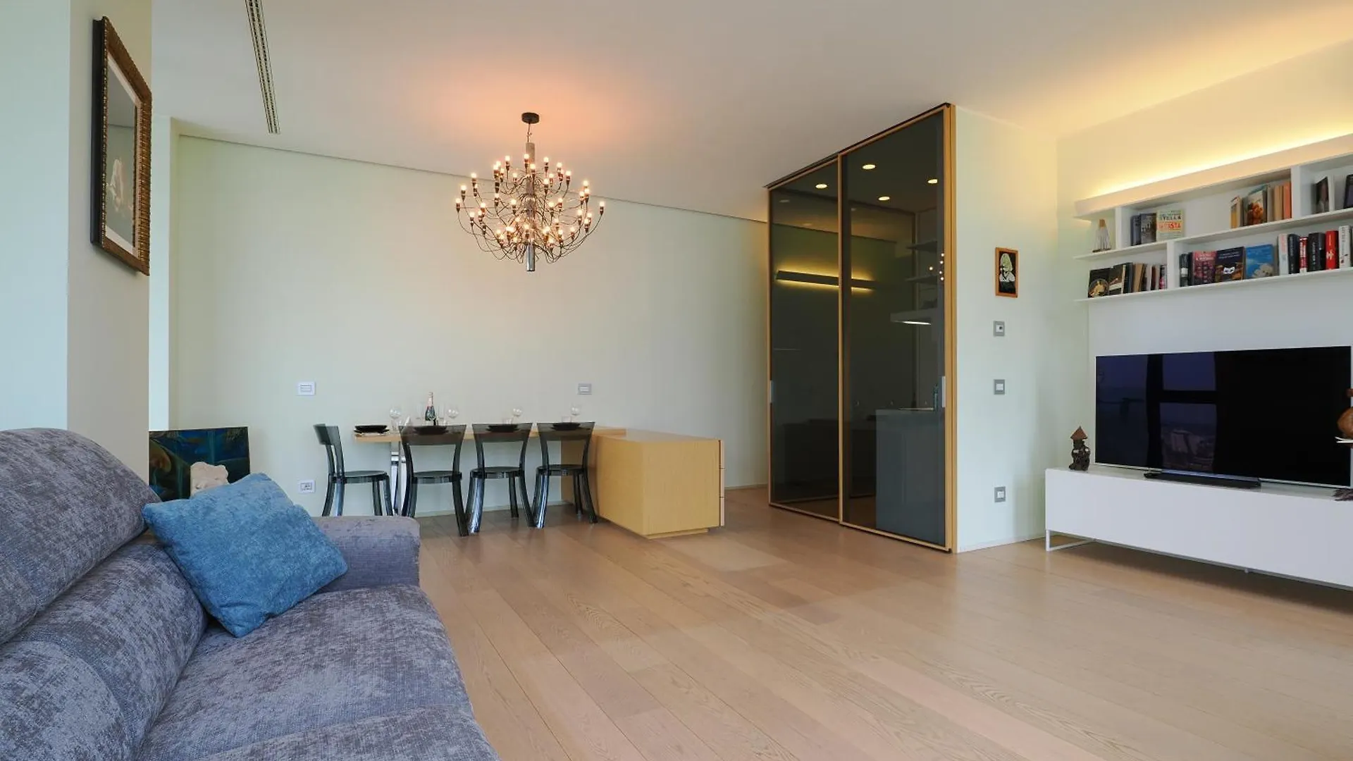 Elegant & Spacious Apartment In Solaria - Top View Milan