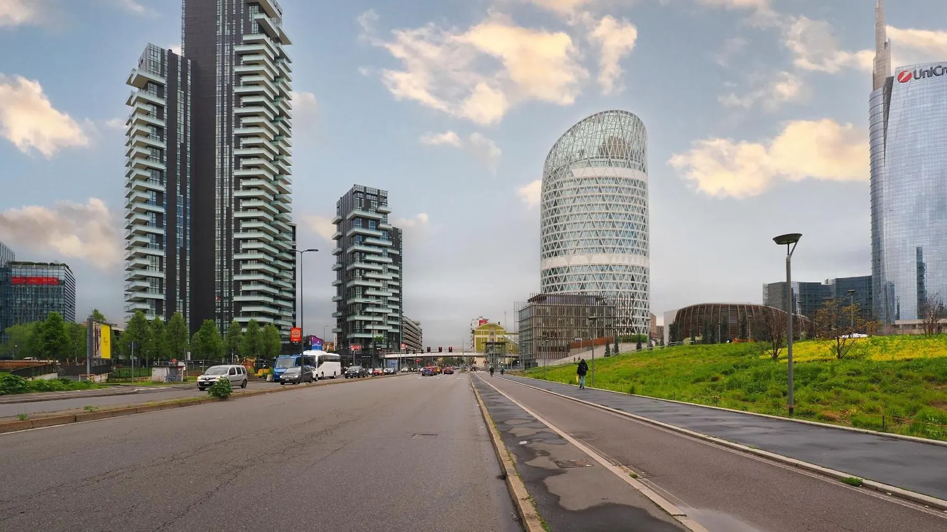 Elegant & Spacious Apartment In Solaria - Top View Milan