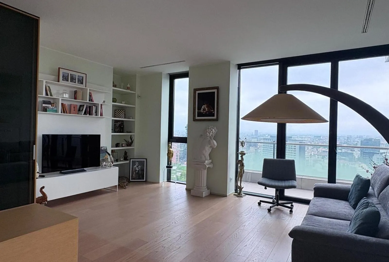 Elegant & Spacious Apartment In Solaria - Top View Milan